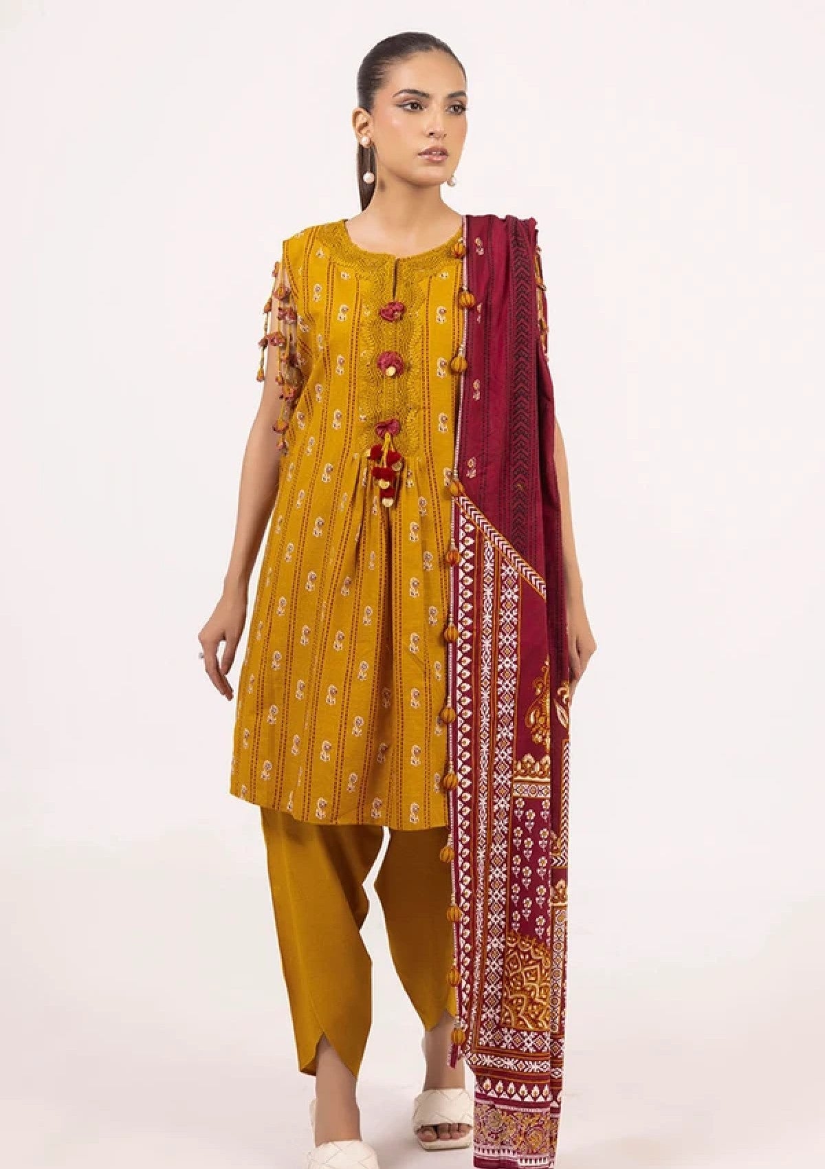 G-101-Gul Ahmed 3 Piece Unstitched Printed Khaddar Suit K-52050